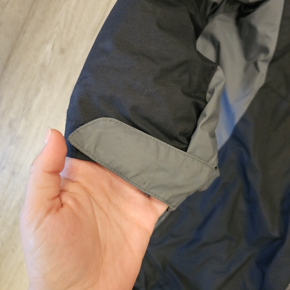 Columbia Men's Dark and Light Gray Water Resistant Winter Coat - Picture 6 of 11